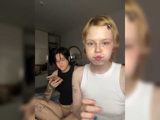MiaAndAlicea live cam on BongaCams