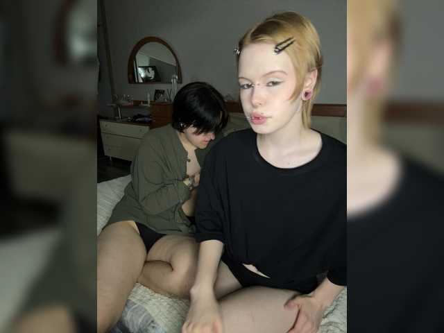 MiaAndAlicea live cam on BongaCams