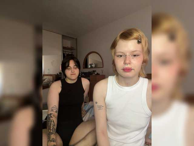 MiaAndAlicea live cam on BongaCams