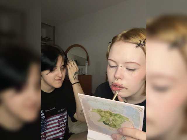 MiaAndAlicea live cam on BongaCams