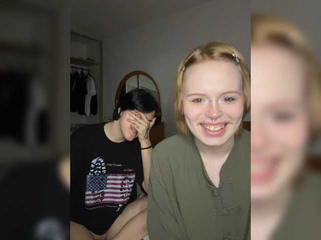 go to chat with MiaAndAlicee