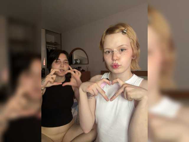 MiaAndAlicea live cam on BongaCams