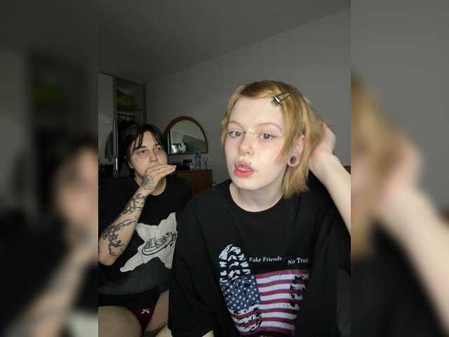 MiaAndAlicea live cam on BongaCams