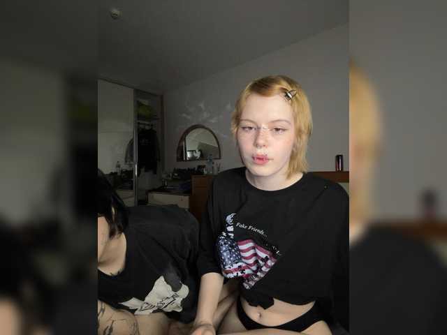 MiaAndAlicea live cam on BongaCams