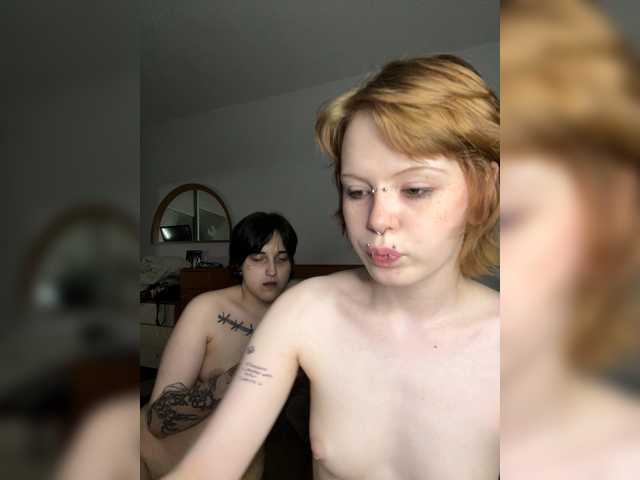Sex chat gratuit in direct cu MiaAndAlicea pe BongaCams