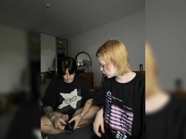 MiaAndAlicea live cam on BongaCams