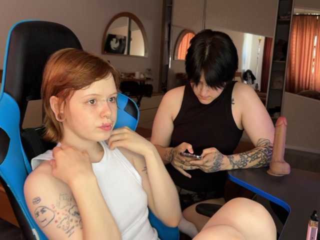 MiaAndAlicea live cam on BongaCams