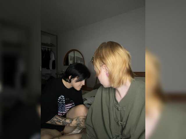go to chat with MiaAndAlicee