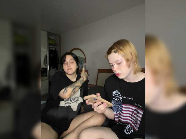 MiaAndAlicee live webcam show