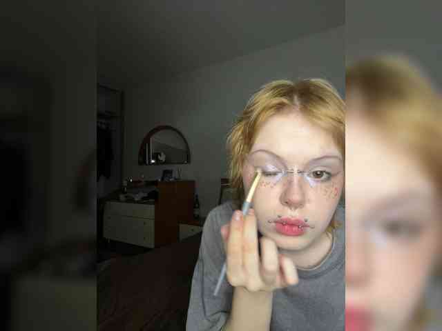 MiaAndAlicee webcam