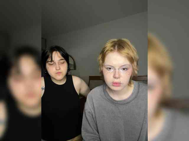MiaAndAlicee webcam