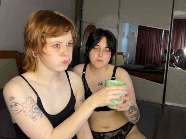 MiaAndAlicea webcam