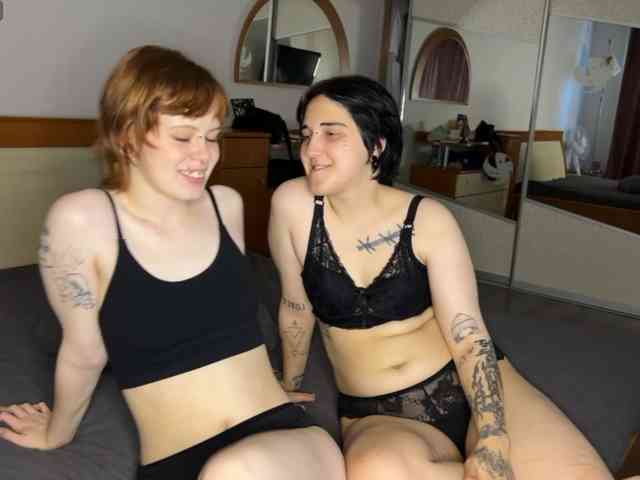 MiaAndAlicea webcam
