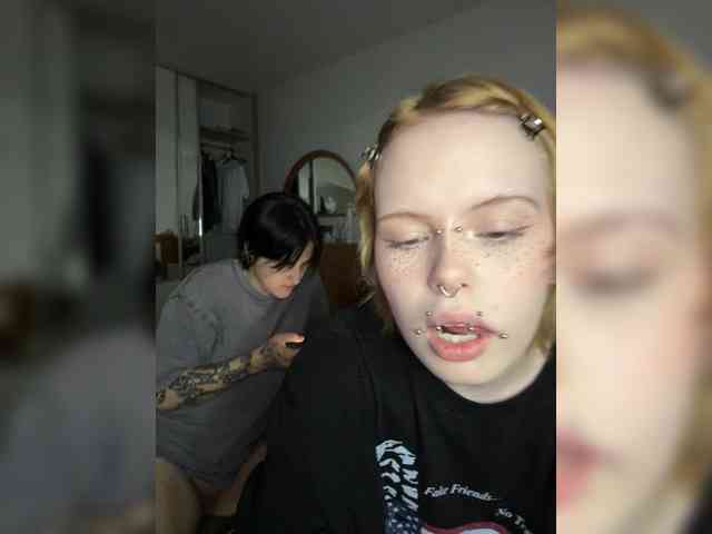 MiaAndAlicee webcam
