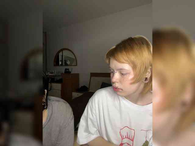 MiaAndAlicee webcam