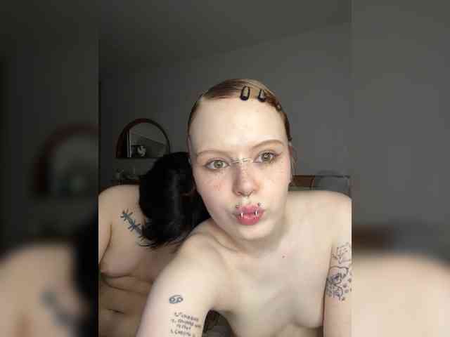Model: MiaAndAlicee