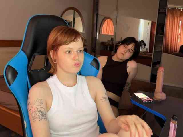 MiaAndAlicea webcam