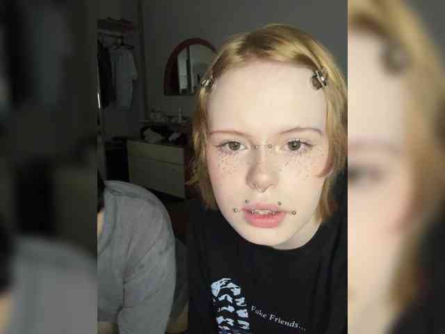 MiaAndAlicee webcam