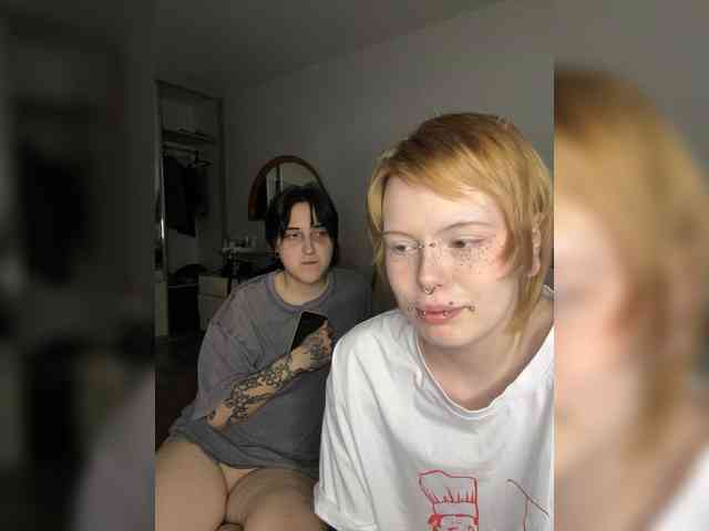 MiaAndAlicee webcam