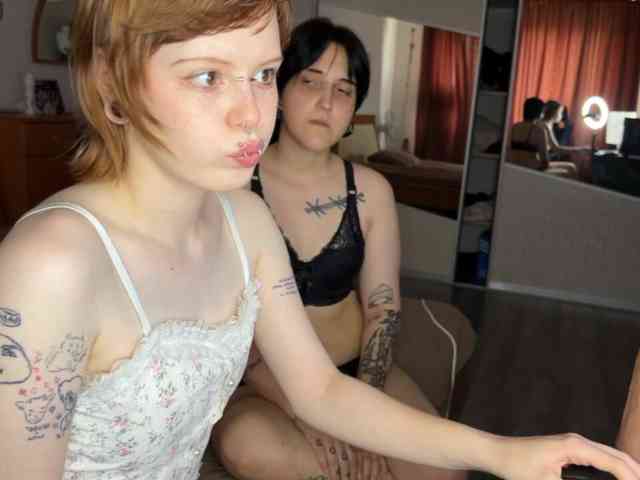 MiaAndAlicea webcam