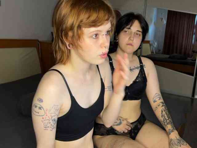 MiaAndAlicea webcam