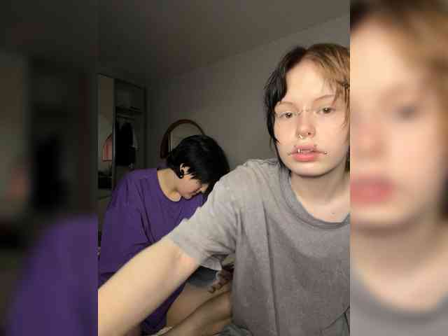 MiaAndAlicee webcam