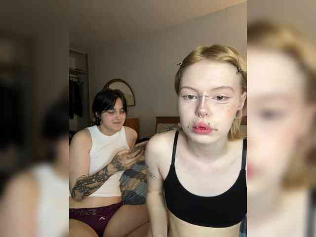 MiaAndAlicee webcam