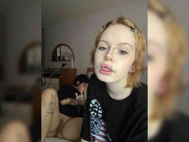 MiaAndAlicee webcam