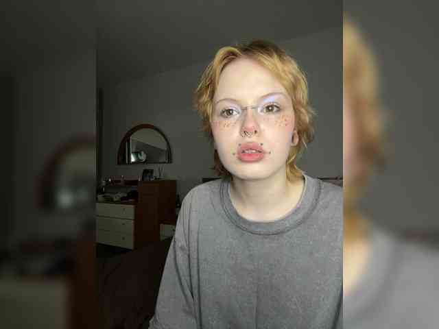 MiaAndAlicee webcam