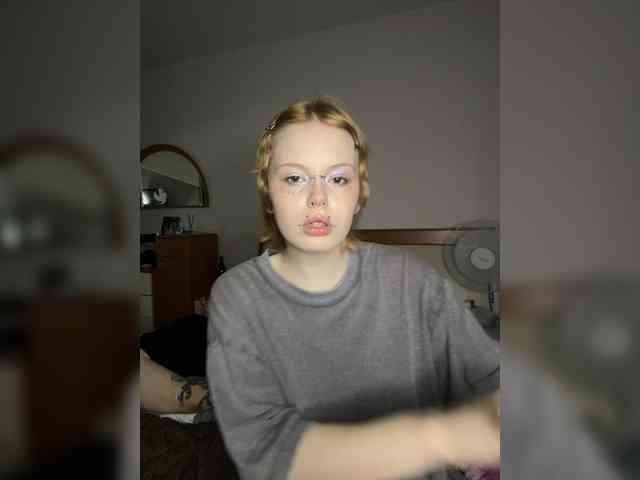 MiaAndAlicee webcam