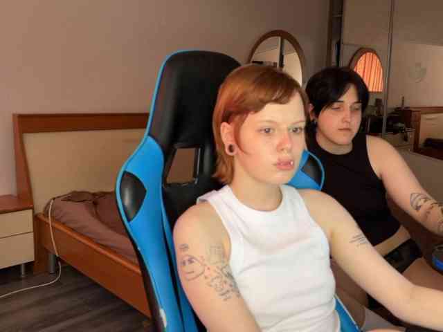 MiaAndAlicea webcam