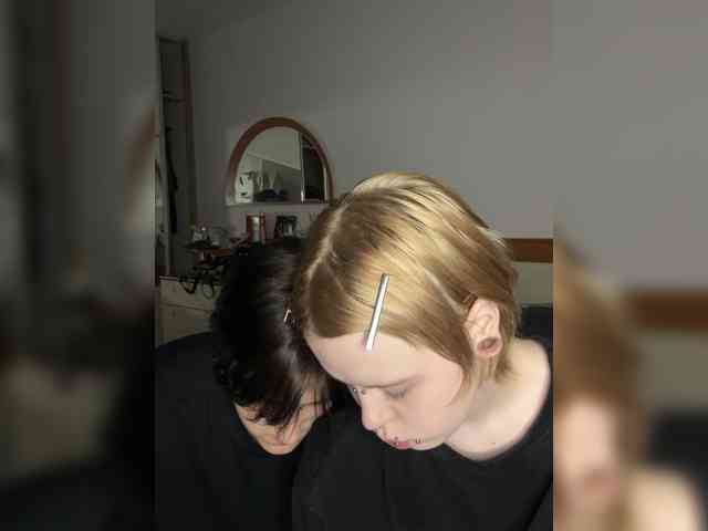 MiaAndAlicee webcam