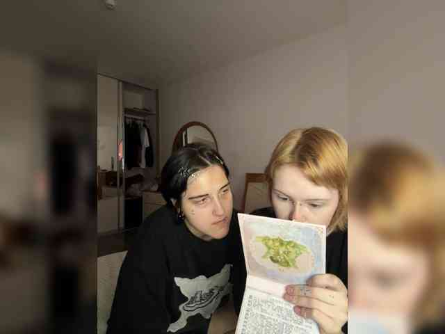 MiaAndAlicee webcam