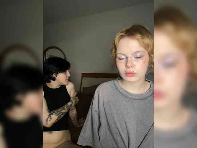 MiaAndAlicee webcam