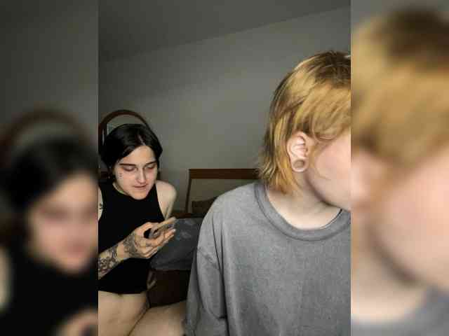 MiaAndAlicee webcam