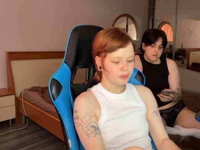 MiaAndAlicea webcam