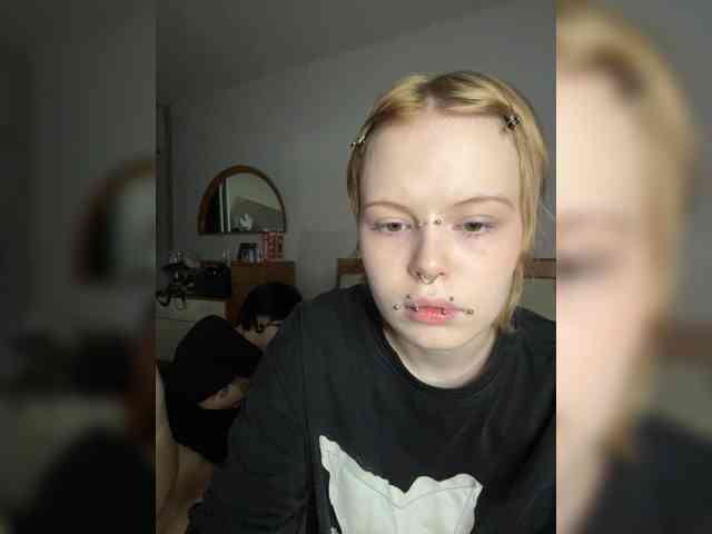 MiaAndAlicee webcam