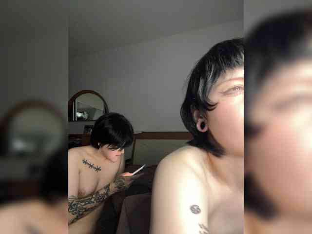Модель: MiaAndAlicee