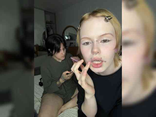 MiaAndAlicee webcam