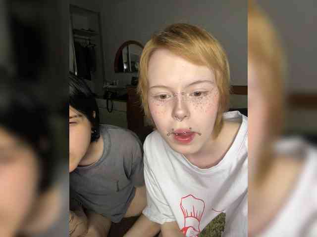 MiaAndAlicee webcam