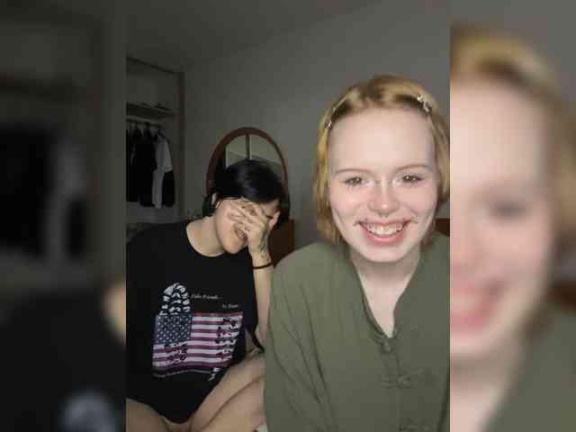 MiaAndAlicee webcam