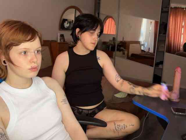 MiaAndAlicea webcam
