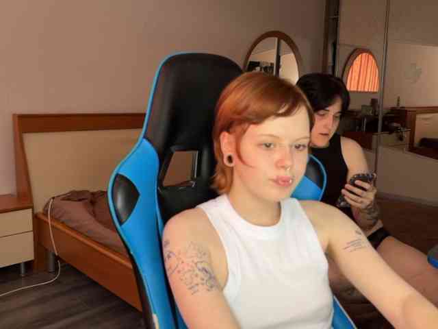 MiaAndAlicea webcam
