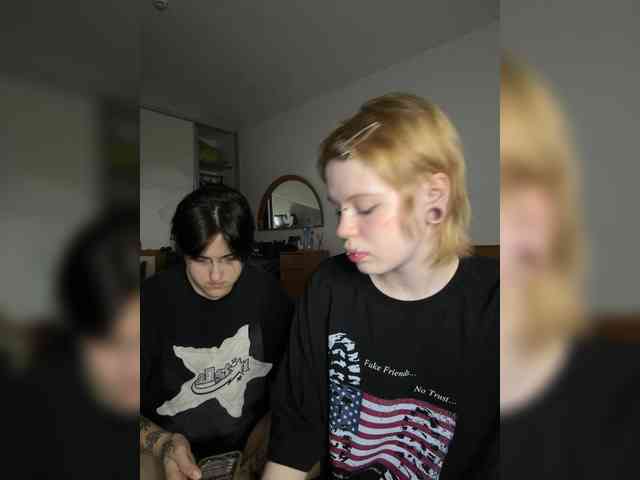 Модель: MiaAndAlicee
