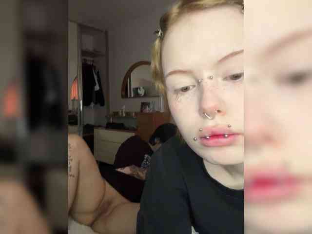 MiaAndAlicee webcam