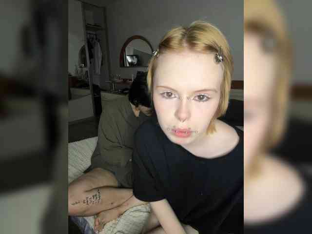 MiaAndAlicee webcam