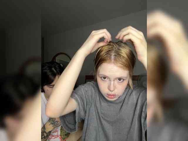 MiaAndAlicee webcam