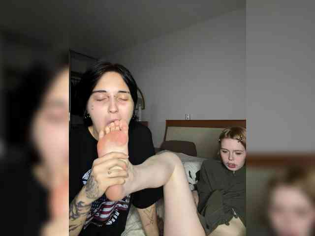 MiaAndAlicee webcam