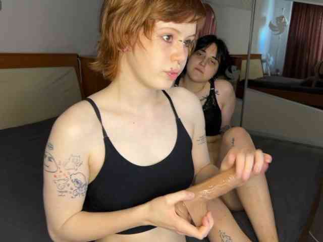 MiaAndAlicea webcam
