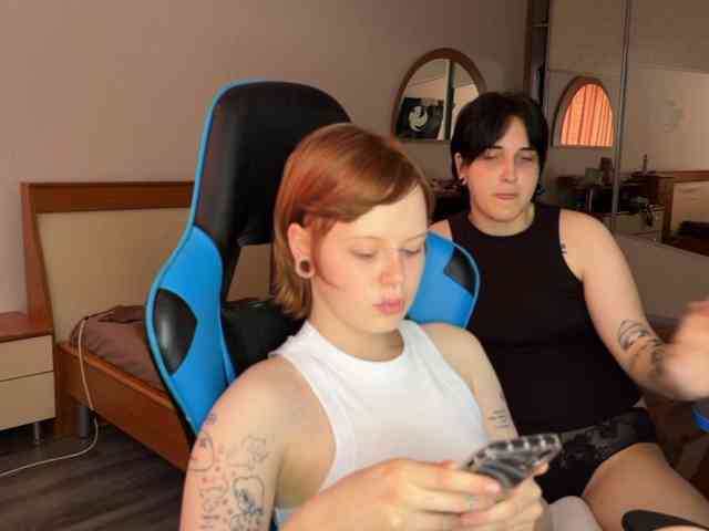 MiaAndAlicea webcam